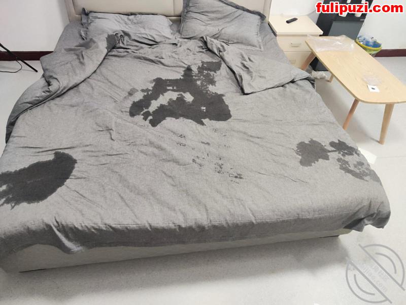 海角【爱穿丝袜的亲嫂子】乱伦后续2 给嫂子换上了骚红古装女上位喷了我一脸淫水【92P+7V/1.51G】