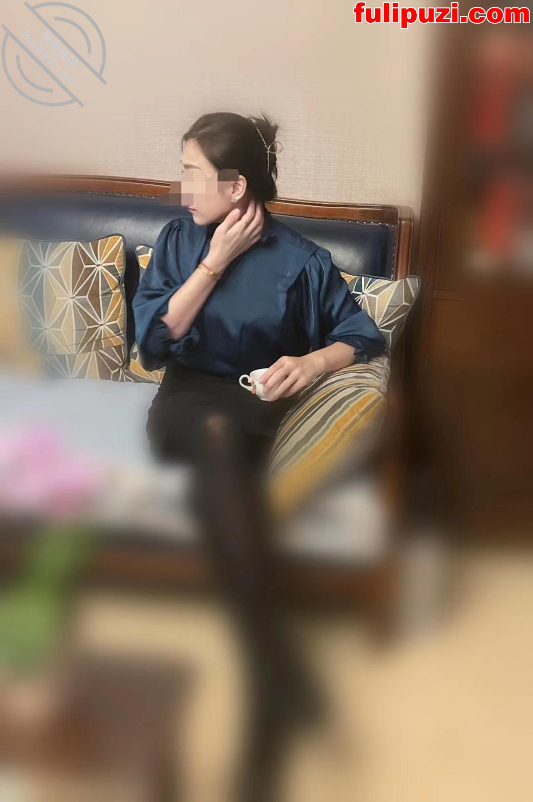 海角【红敏敏】和美艳姑姑的不伦之恋 违背伦理的双重刺激下语无伦次极尽疯狂做爱【65P+3V/398M】