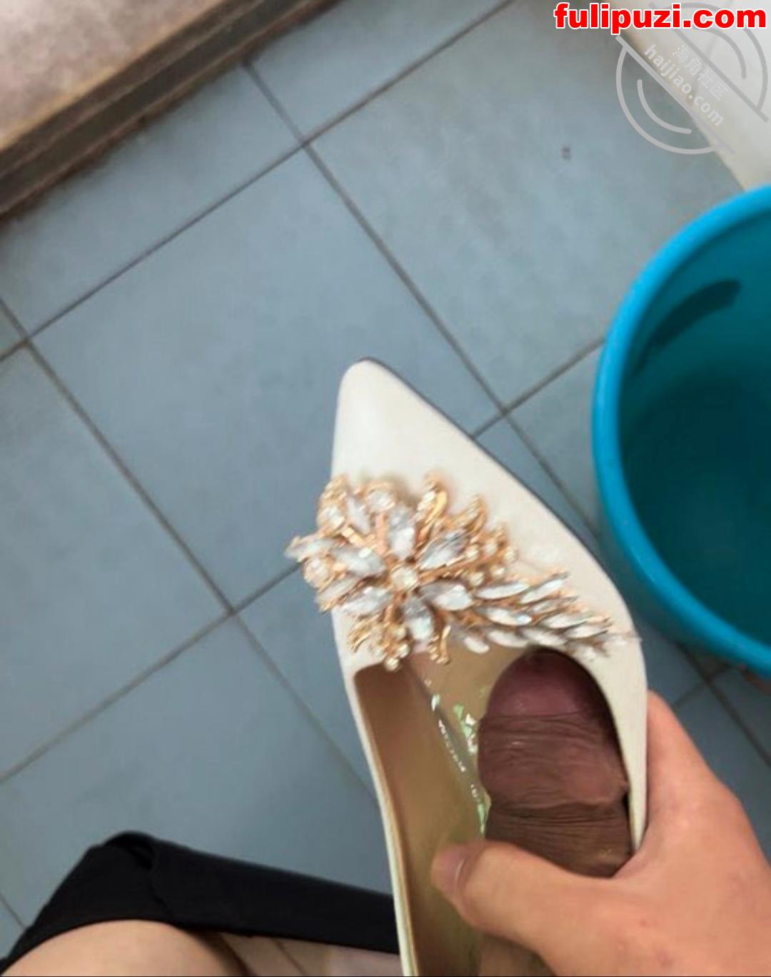 海角【红敏敏】和美艳姑姑的不伦之恋 违背伦理的双重刺激下语无伦次极尽疯狂做爱【65P+3V/398M】