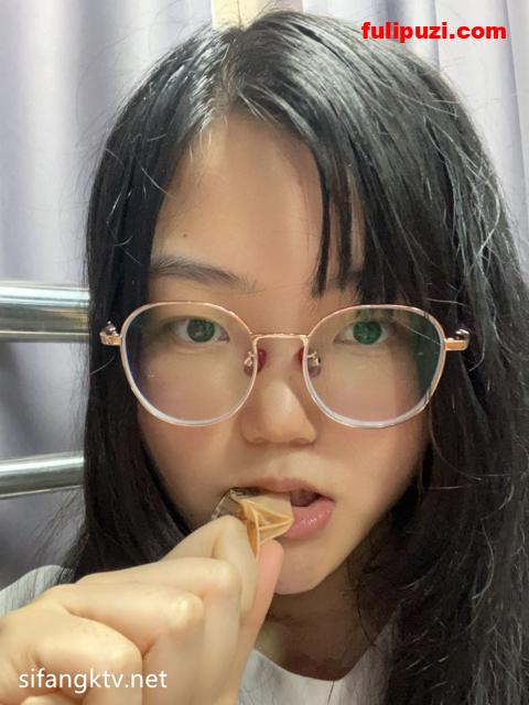 【精品泄密】济南反差婊刘孟淑图影流出2部合集 身披浴袍居家大胆跳骚舞【60P+105V/3.89G】