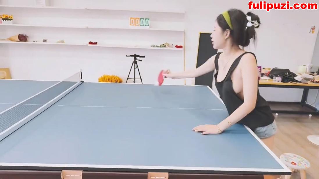 玩的就是诱惑！中国妹子透视装打乒乓球打台球奶子若隐若现【12V/621M】