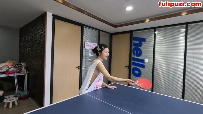 玩的就是诱惑！中国妹子透视装打乒乓球打台球奶子若隐若现【12V/621M】