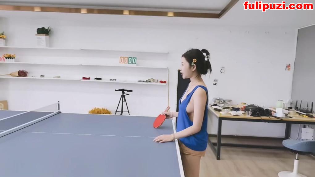 玩的就是诱惑！中国妹子透视装打乒乓球打台球奶子若隐若现【12V/621M】