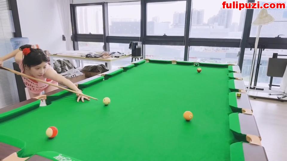 玩的就是诱惑！中国妹子透视装打乒乓球打台球奶子若隐若现【12V/621M】