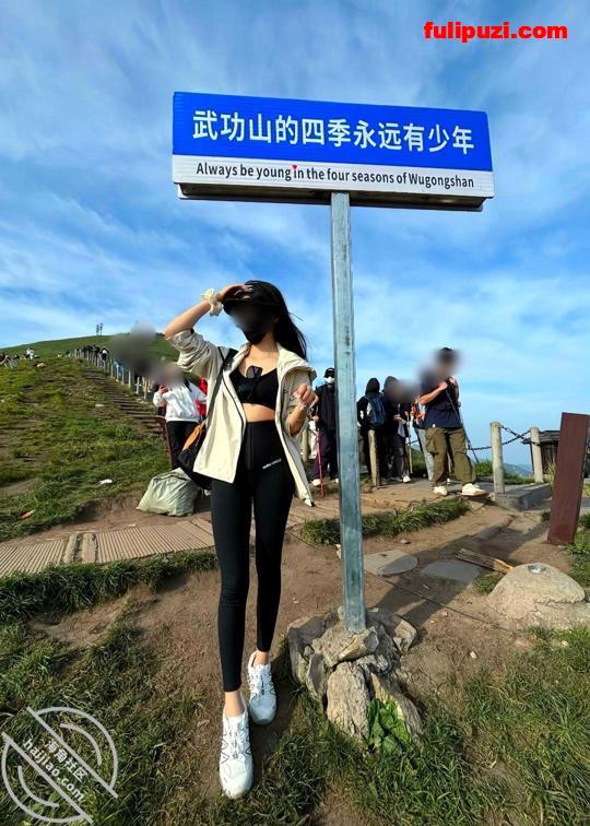海角大神强上会喷水的亲姐姐后续5 网吧电击阴蒂差点蹦起来再拉到厕所玩尿内射【197P+5V/2.43G】