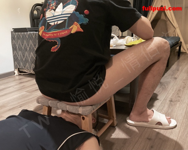 激情过后避孕套精液喂绿奴！推特愉悦_情侣主羞耻调教绿帽奴绝版作品【26P+12V/150M】