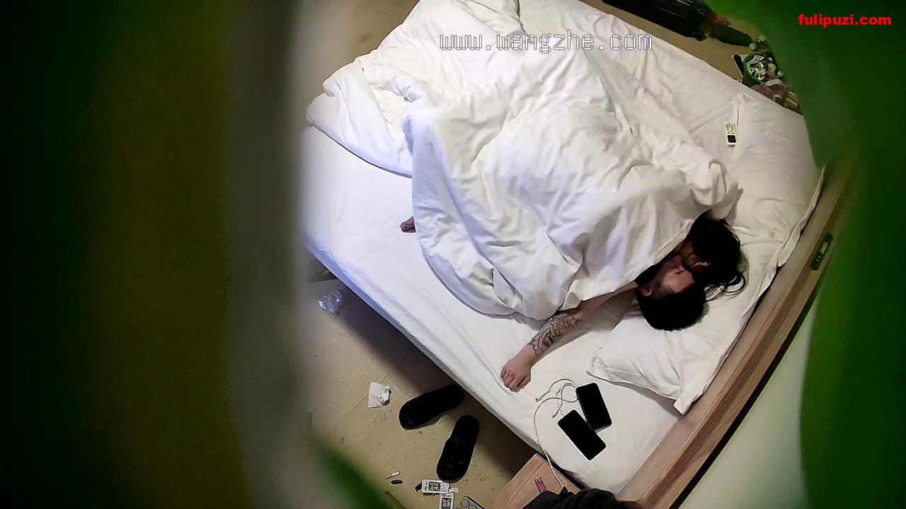 安防精品-在女友闺蜜面前操女友 闺蜜大骂两个人有病女友害羞捂脸【3V/6G】