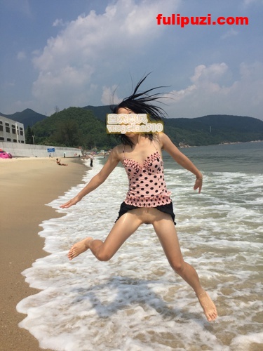 tumblr绝版系列：扶梯人前疯狂露出，阴环母狗空穴来风作品集【165P+1V/48M】