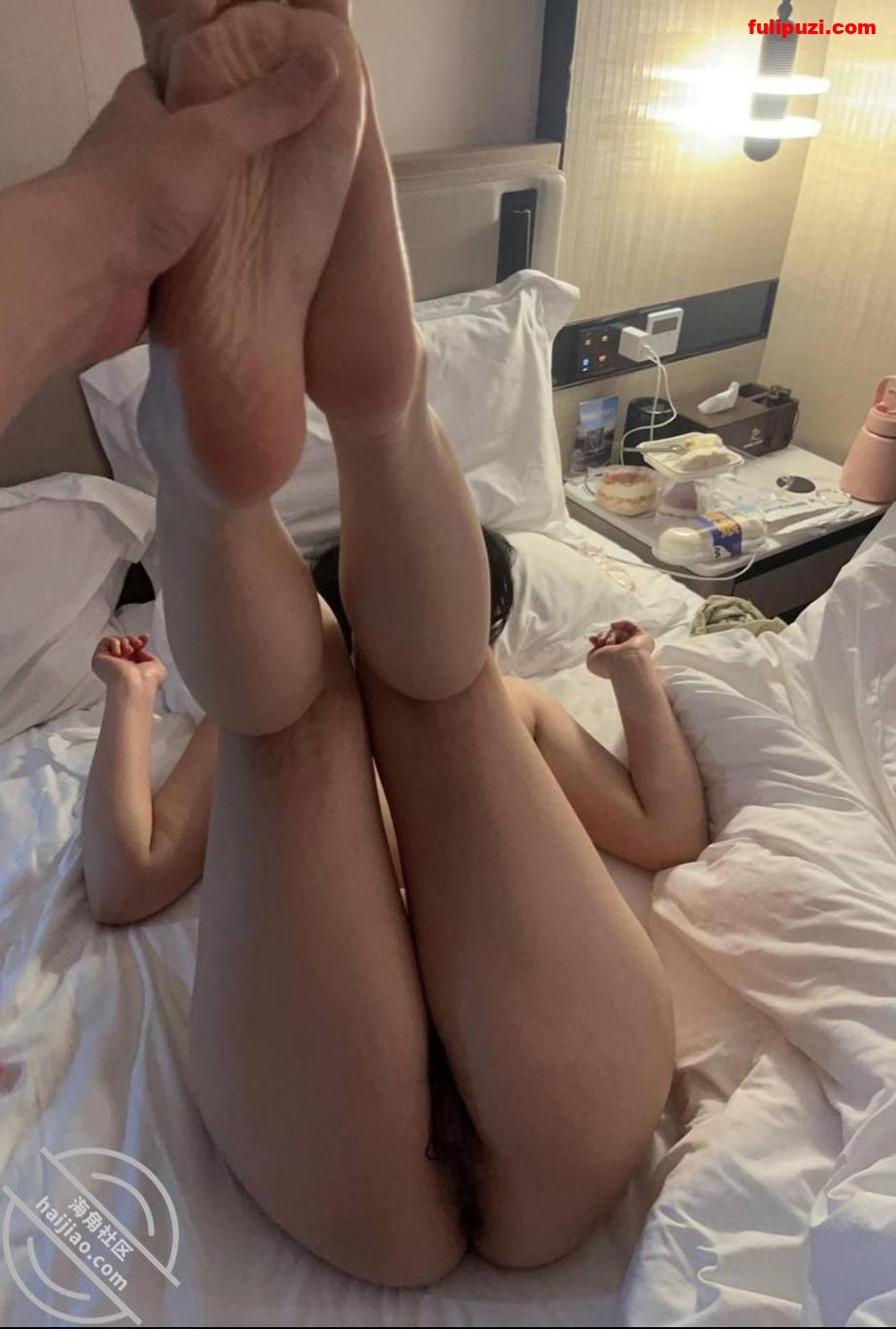 熊先生争做海角约炮第一人 露脸后入爆操同小区少妇表情操到扭曲【108P+23V/2.】