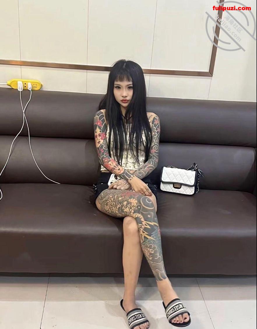 熊先生争做海角约炮第一人 露脸后入爆操同小区少妇表情操到扭曲【108P+23V/2.】