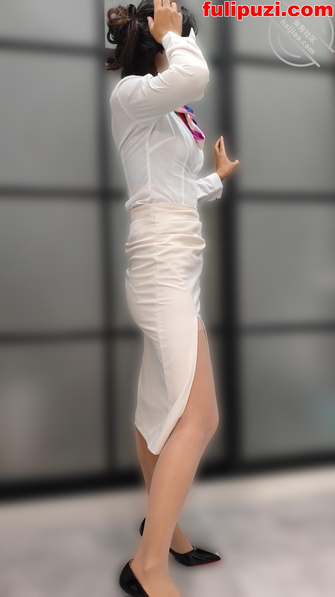 海角【相依为命的母子】乱伦合集 妈妈边包饺子边坐在我的鸡巴上扭动【130P+8V/1.95G】