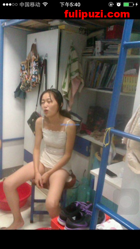 百度云泄密系列29-超多漂亮大学妹子私密照+情侣裸拍+室友私物流出【1750P+1V/5G】