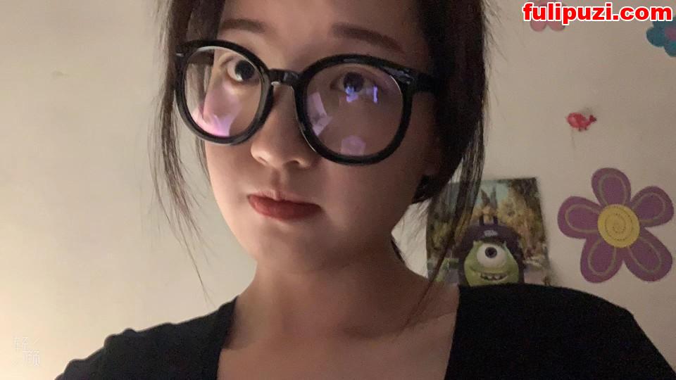 反差婊北京通州骚护士沈彤流出 劲爆后入大骚臀三点全露附加生活照【115V+223P/2.4G】