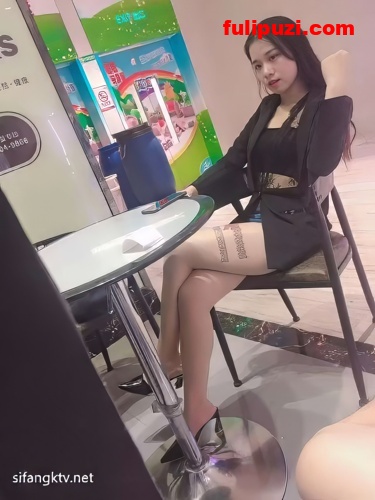25岁白领私照及做爱视频男友分手流出 颜射一脸贪婪吃掉【5P+5V/979M】
