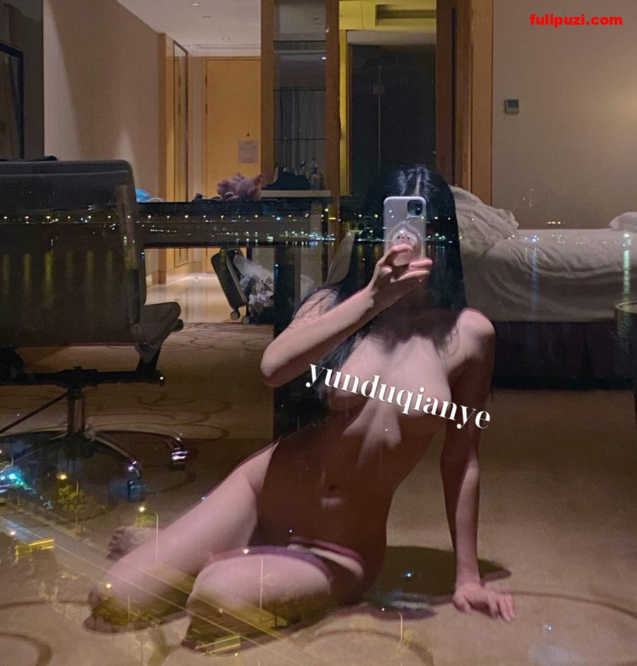 推特美女【yunduqianye】大胆自拍 蜜桃臀无毛穴操起来不敢想象有多香【543P+140V/316M】