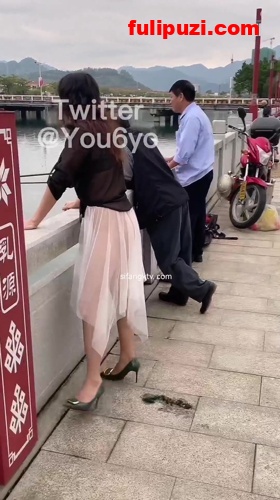 露出狂人悠悠姐露出合集 全裸逛马路引路人工地大哥拍照合影【12V/6G】