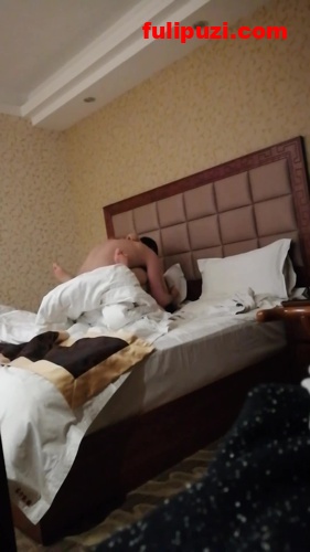 绝对真实！高颜值大学女生第一次约炮有点紧张不忘夸男主太厉害了！【1V/547M】