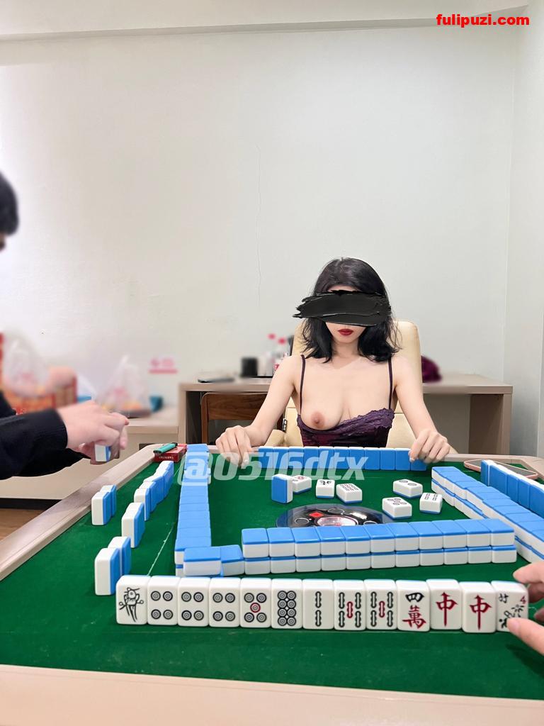 推特女神级人妻【0516tdx】尺度私拍 露奶麻将楼道露出展示完美肉体【207P+17V/113M】