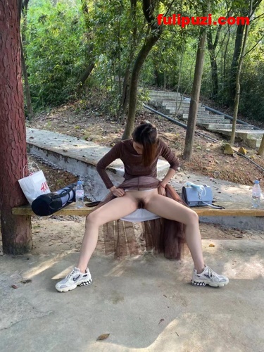 推特清纯露出女神maoyaoJJ（会瑜伽的猫）各种场所极限露出+终极挑战+裸体瑜伽【76P+8V/711M】