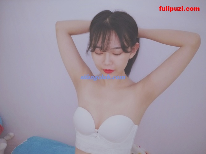 百度云泄密系列22 三个主角，两个自拍一个打炮 妹子都很漂亮【1170+1V/3.5G】