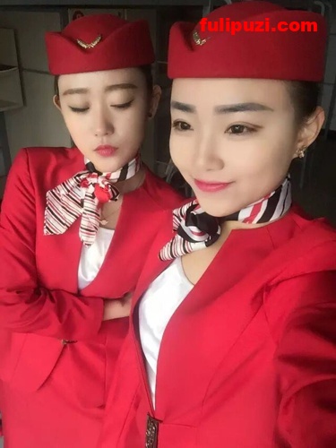 空姐系列3:女神级东航空姐小雨与男友性爱不雅照流出【95P/34M】