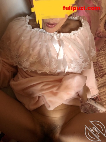 重磅！收费论坛超强乱伦首发！两次操尿亲妈！海角【真实妈妈的路程】乱伦全记录【1250P+38V/3.18G】