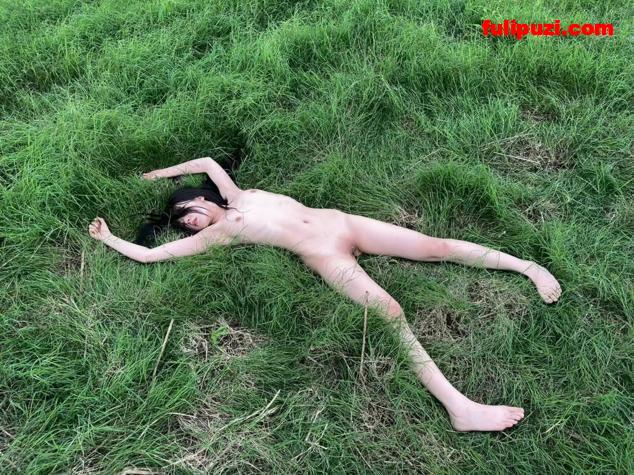 推特美女【退役魔法少女】超强露出合集 宜家人前全裸试坐沙发露出【446P+164V/1.07G】