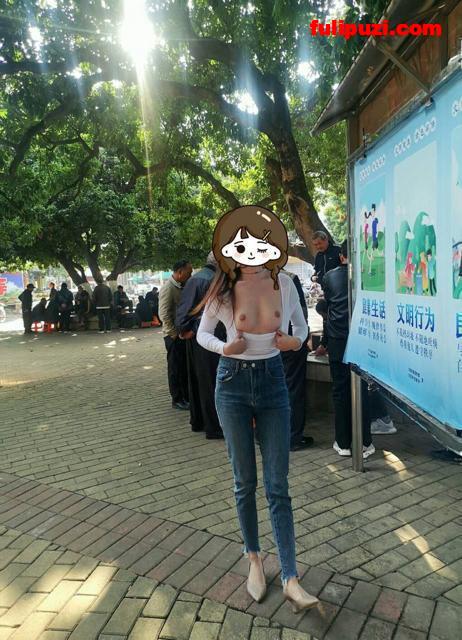 推特美女【退役魔法少女】超强露出合集 宜家人前全裸试坐沙发露出【446P+164V/1.07G】