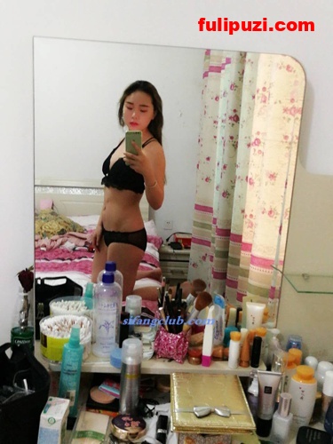 百度云泄密系列17-大量私密聊天记录！小美女私泄密，各种逼逼美拍【1500P/940M】