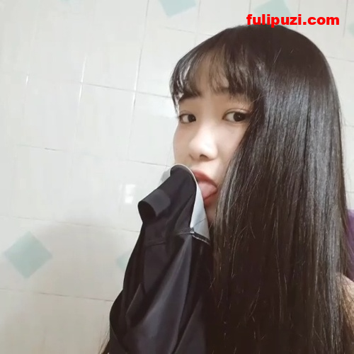 站友求贴！清纯少女黄晓盈反差自卫流出 澡堂自慰生怕被人看到【11P+12V/286MB】