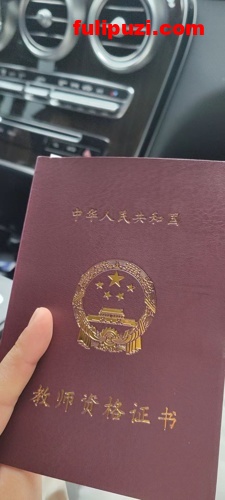 草榴大神【楠瓜饼】与大小老婆的情爱记录 美娇娘吃鸡比耶被操的眼神迷离【646P/912M】