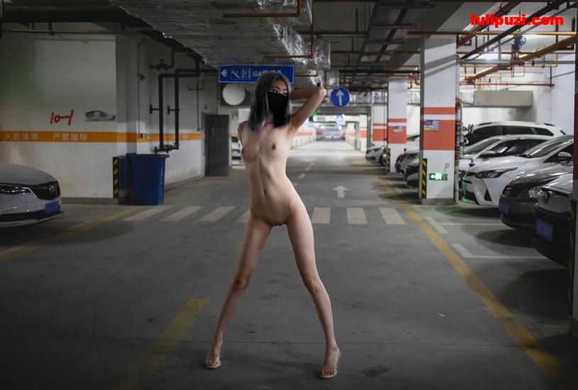 推特美女【退役魔法少女】超强露出合集 宜家人前全裸试坐沙发露出【446P+164V/1.07G】