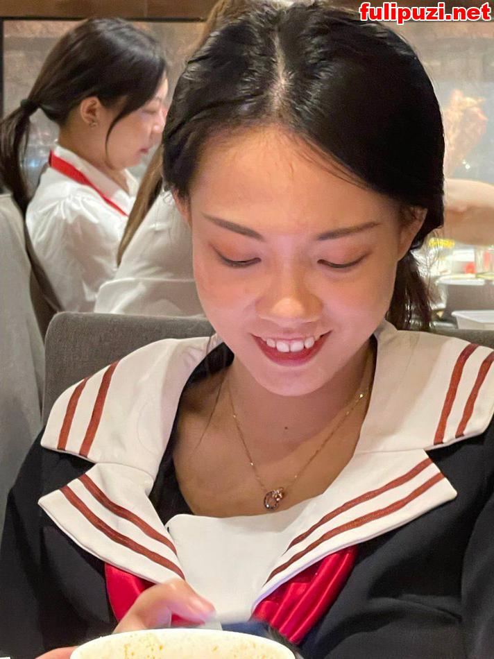 某三甲医院极品反差婊护士吴新园泄密流出 医院刺激口交说出名言：“隔壁有人呐”【135P+106V/5.68G】