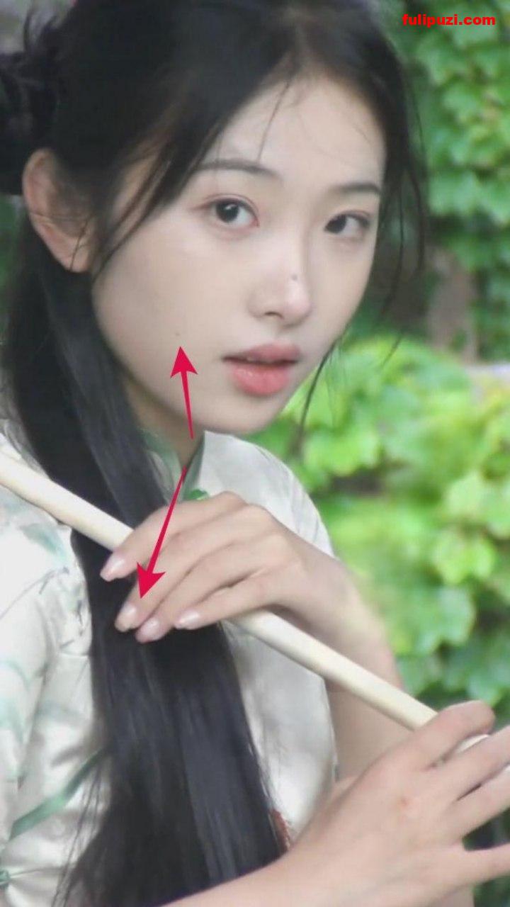 推特大神一杆钢枪约操抖音网红 被女网红的粉丝通过身体特征认出【14P+4V/80M】