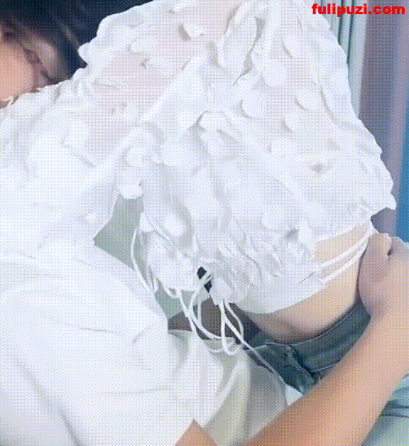 性感反差人妻【Xiaoy198】福利 被大屌单男爆操内射BB流精【65P+14V/54M】
