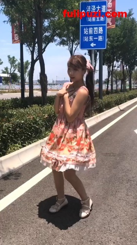 B站火爆一时的明星二次元浆果儿（马天琪 ）裸舞露出6套合集（2019.1013版本）【22V/6G】