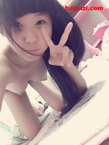 全裸比耶超可爱！ 高中眼镜萌妹被男友调教视图流出【1234P+31V/2.03G 】