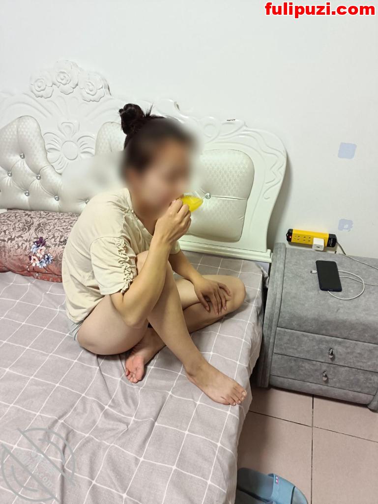 海角【打桩机846】真实乱母合集 忍不住强上了老妈太爽了【100P+8V/893M】