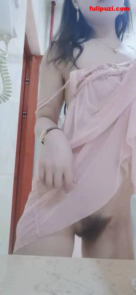 推特夫妇【淫妻刺鸡】淫乱记录 老婆开发多人共享三洞齐开【20P+260V/603M】