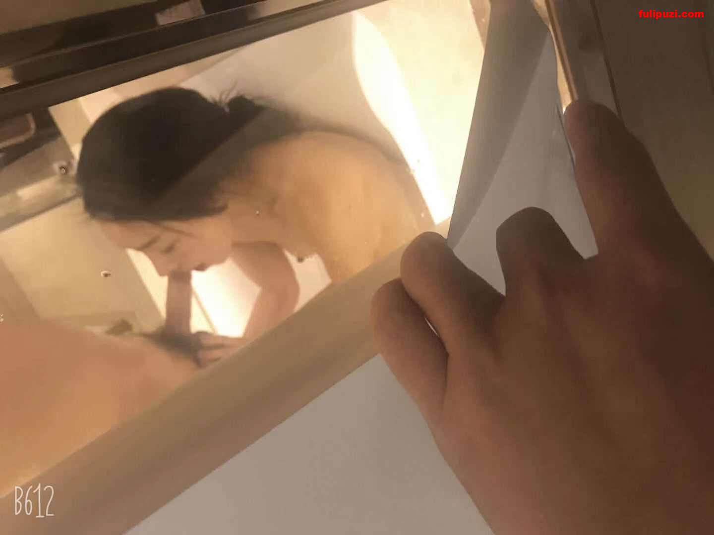 推特夫妇【淫妻刺鸡】淫乱记录 老婆开发多人共享三洞齐开【20P+260V/603M】