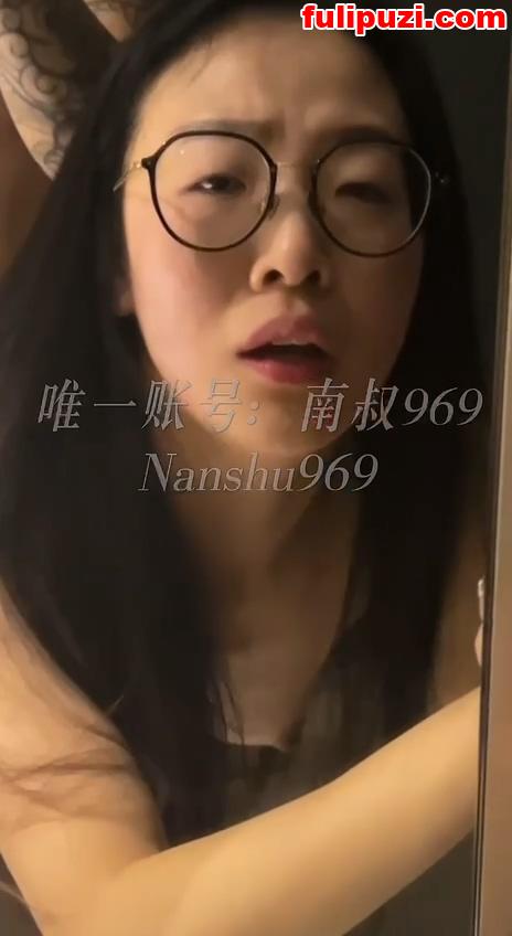 京城泡良打桩机南叔 (Nanshu969)合集 露脸爆操反差研究生【15V/6.48G】