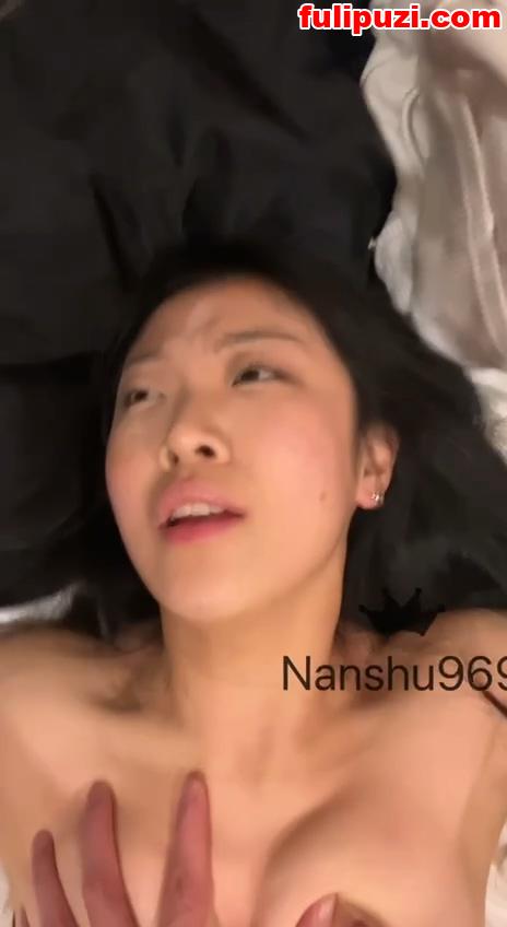 京城泡良打桩机南叔 (Nanshu969)合集 露脸爆操反差研究生【15V/6.48G】