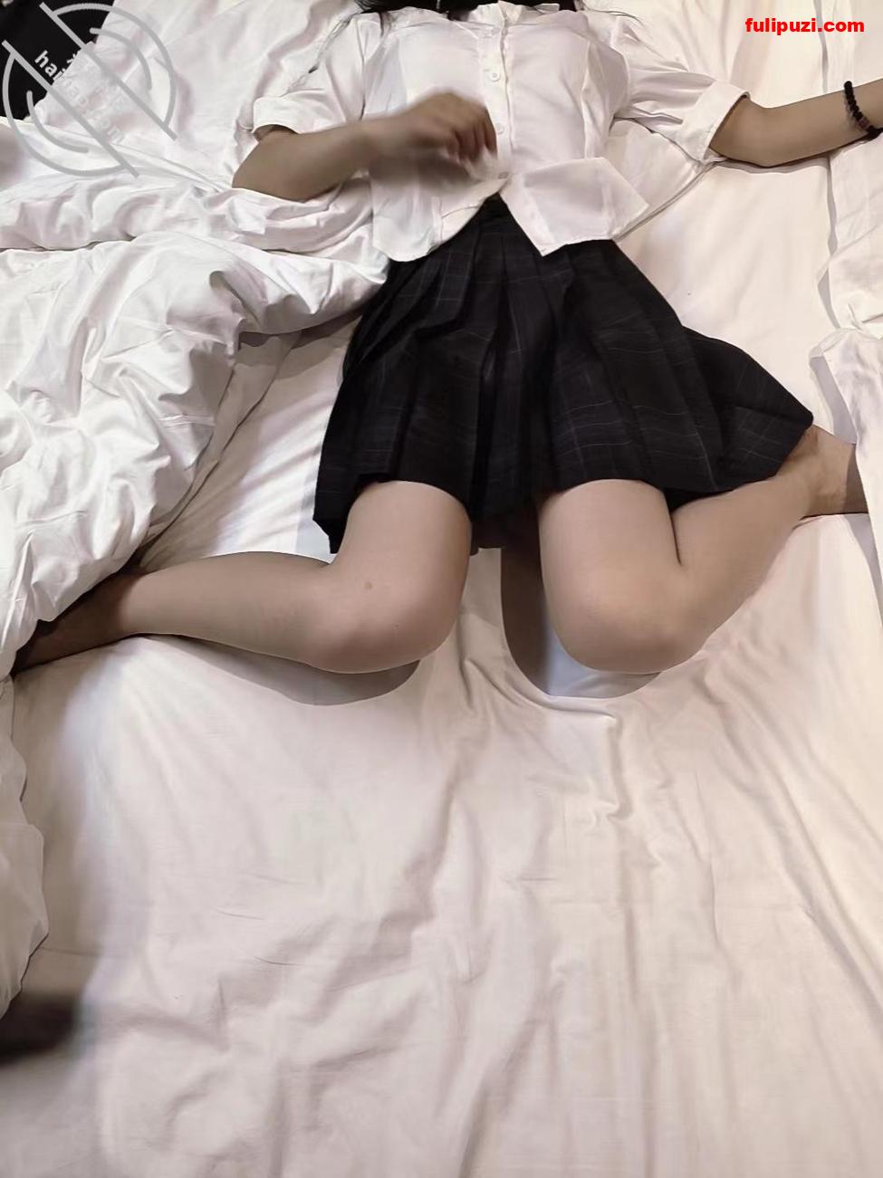 海角大神【亲妹妹的期待】乱伦合集 夺走妹妹第一次口交妹妹小穴拉丝老长【351P+10V/1G】