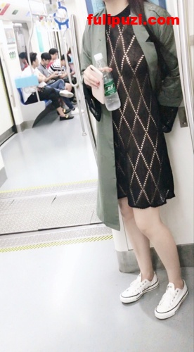 经典绝版！上海170长腿人妻mimipigeon推特+tumblr疯狂露出视图集【450P+30V/320M】