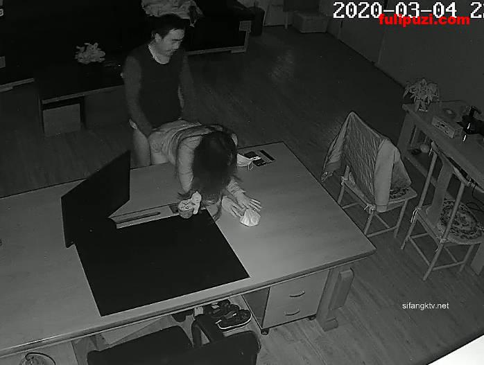 摄像头实拍河北某婚纱摄影店女老板长达2年偷情记录 沙发上倒栽葱式做爱【28V/4.96G】