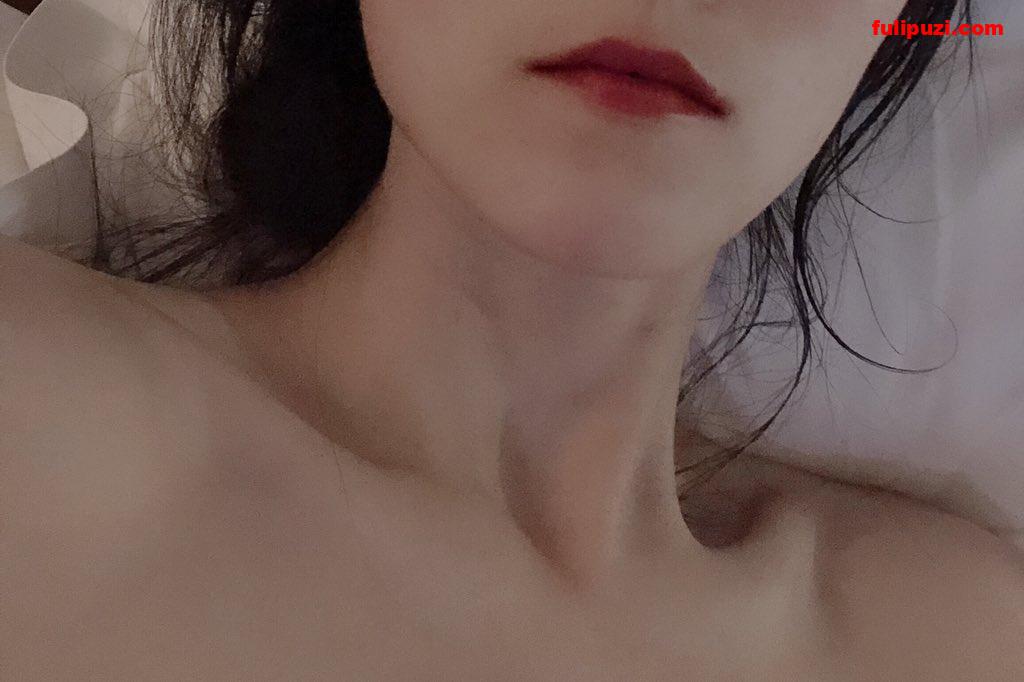 极品绿帽夫妻【轻舟与江陵】绝版资源 直播讲述NTR出轨真实绿帽心路历程【32P+33V/10G】