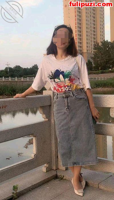 海角【征服我的骚妈】绝版乱伦合集 骚妈出差回来在大马路边爆操骚妈【134P+9V/1.17G】