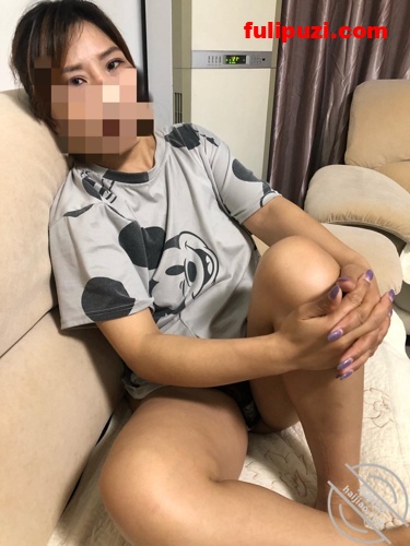 海角大神和小姨妈的乱伦记录 五一假期拽着姨妈奶子狂插姨妈嘴【657P+16V/886M】