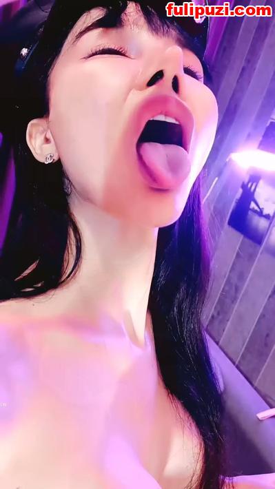 主播【泡泡泡】调教性奴暴力深喉 主动骑乘摇摆各种体位无套啪啪【53V/114G】