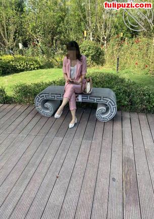 海角【征服我的骚妈】绝版乱伦合集 骚妈出差回来在大马路边爆操骚妈【134P+9V/1.17G】